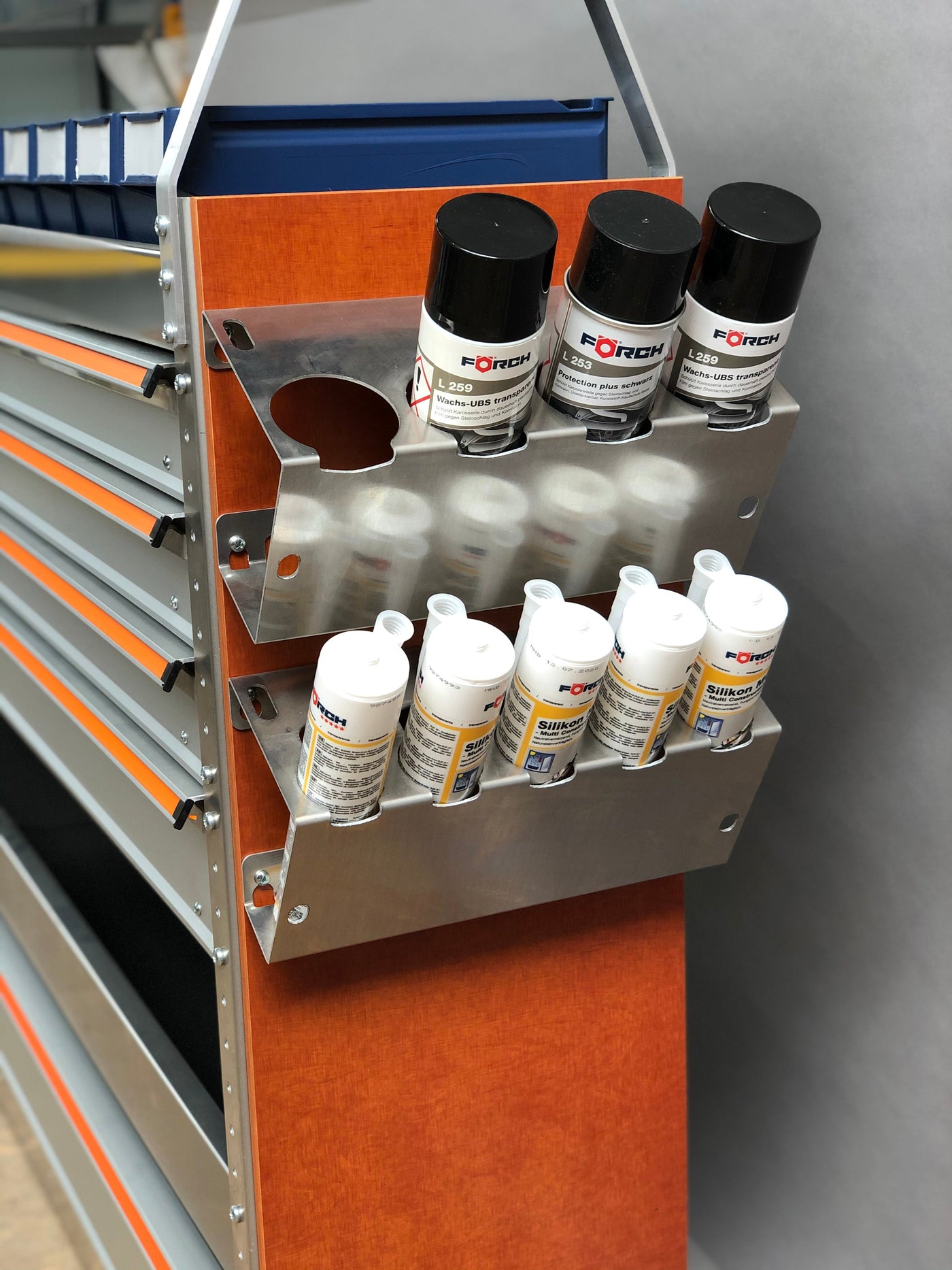 Spuitfleshouder, 2 stuks wandgemonteerde opbergrek voor spuitflessen met 4 stuks spuitfles, spuitbushouder, garageflesorganizer voor autoreiniging, detailleringsgereedschap Spuitfleshouder, 2 stuks wandgemonteerde opbergrek voor spuitflessen met 4 stuks spuitfles, spuitbushouder, garageflesorganizer voor autoreiniging, detailleringsgereedschap